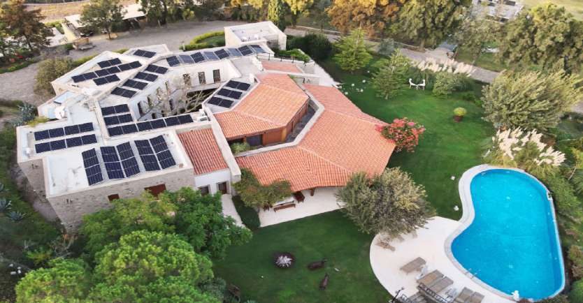 Villa çatısında GES